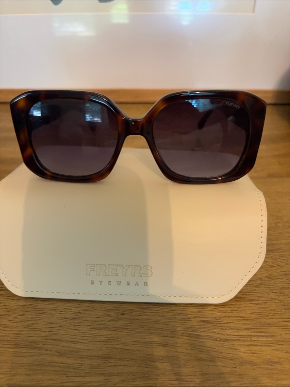 FREYRS Women's Tortoiseshell Square Sunglasses - Brown